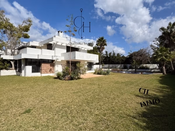 Magnífica villa en venta en Souissi. 5 dormitorios. Chimenea y aire condicionado