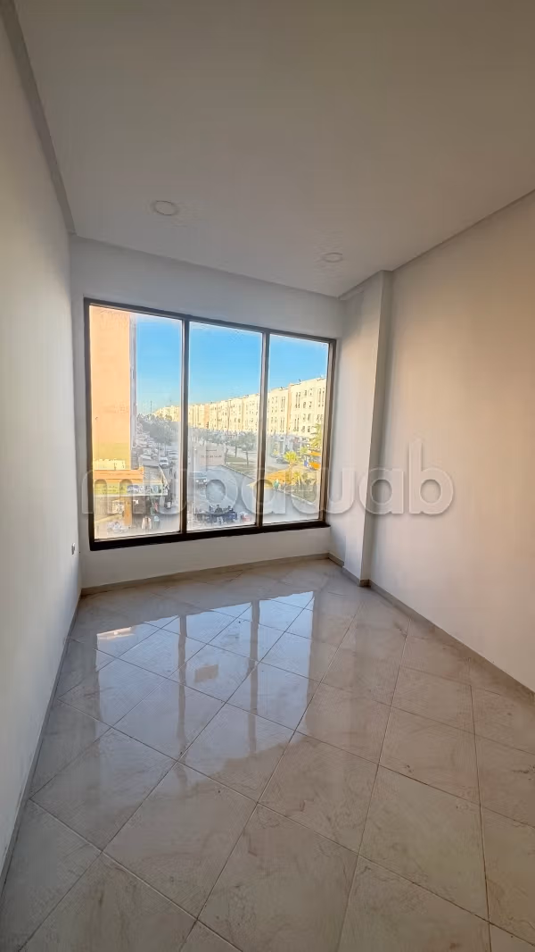 Oficinas y locales comerciales en venta. Superficie 14 m². Con ascensor