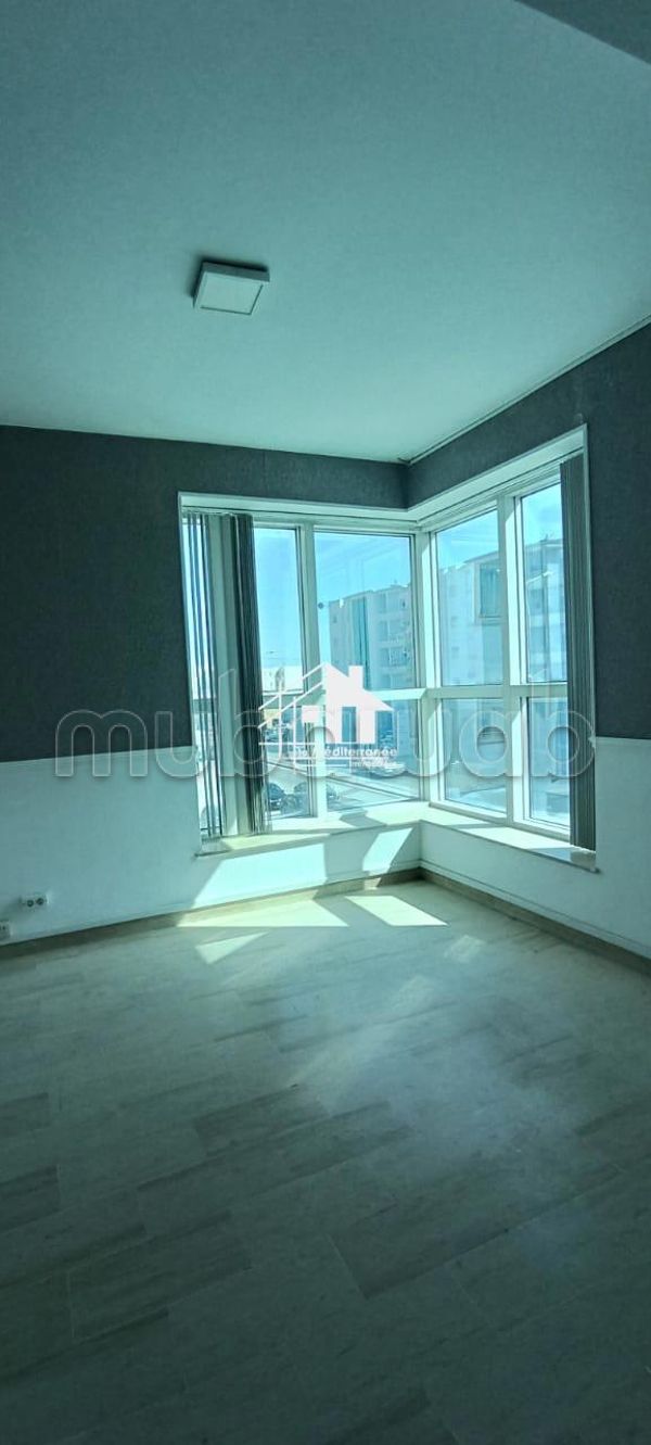 A louer bureau H3 à la soukra