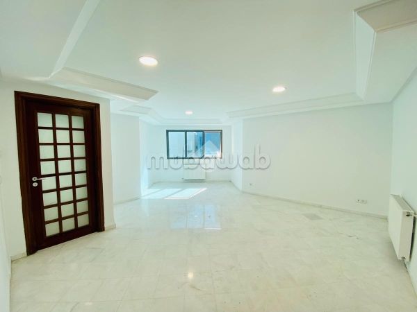 Beautiful apartment for sale in Ariana. Small area 105 m². Lift and garage