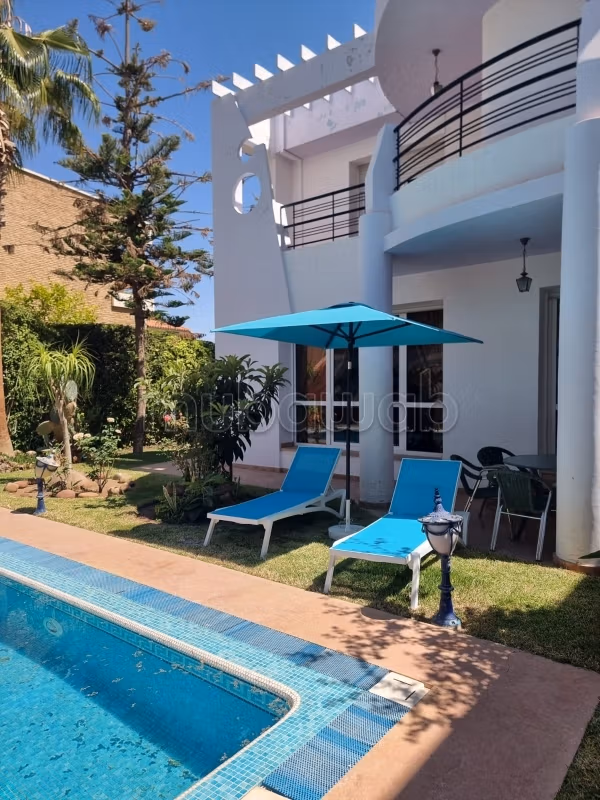 Casa de alto standing en venta en Illigh. Pequeña superficie 1000 m²