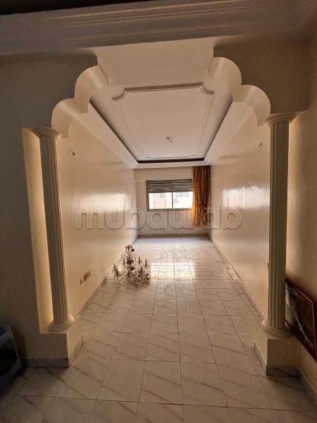 Fabulous apartment for sale in Bourgogne Ouest. 2 lovely rooms. Lift and garage