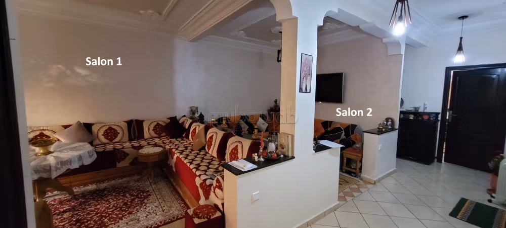 Apartment for sale in Al Qods. Area 99 m². Moroccan living room and satellite dish