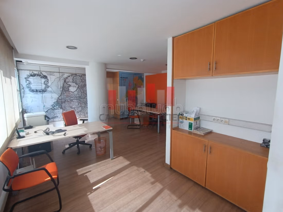 Offices for rent. Surface area 106 m²