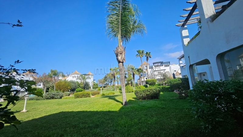 Villa de haut standing à vendre à Dar Bouazza. 6 pièces confortables. Climatisation et piscine