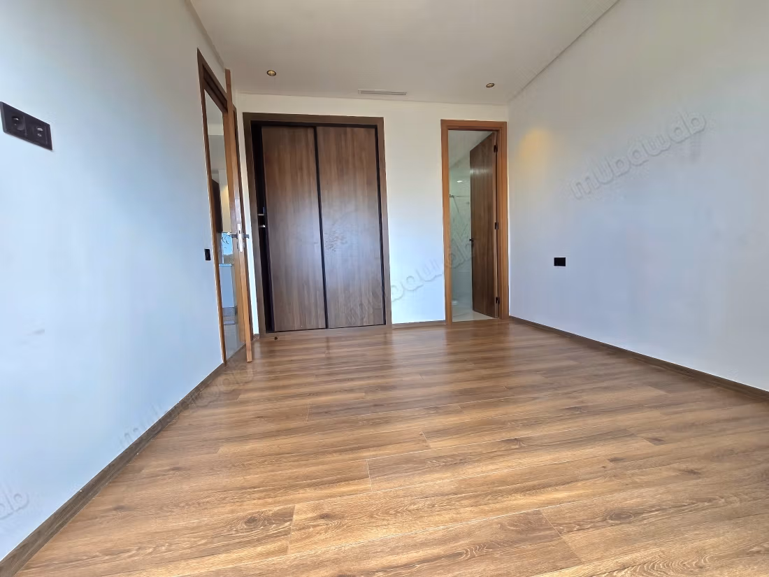 Apartment for rent in Casablanca Finance City. 2 large rooms. Cellar