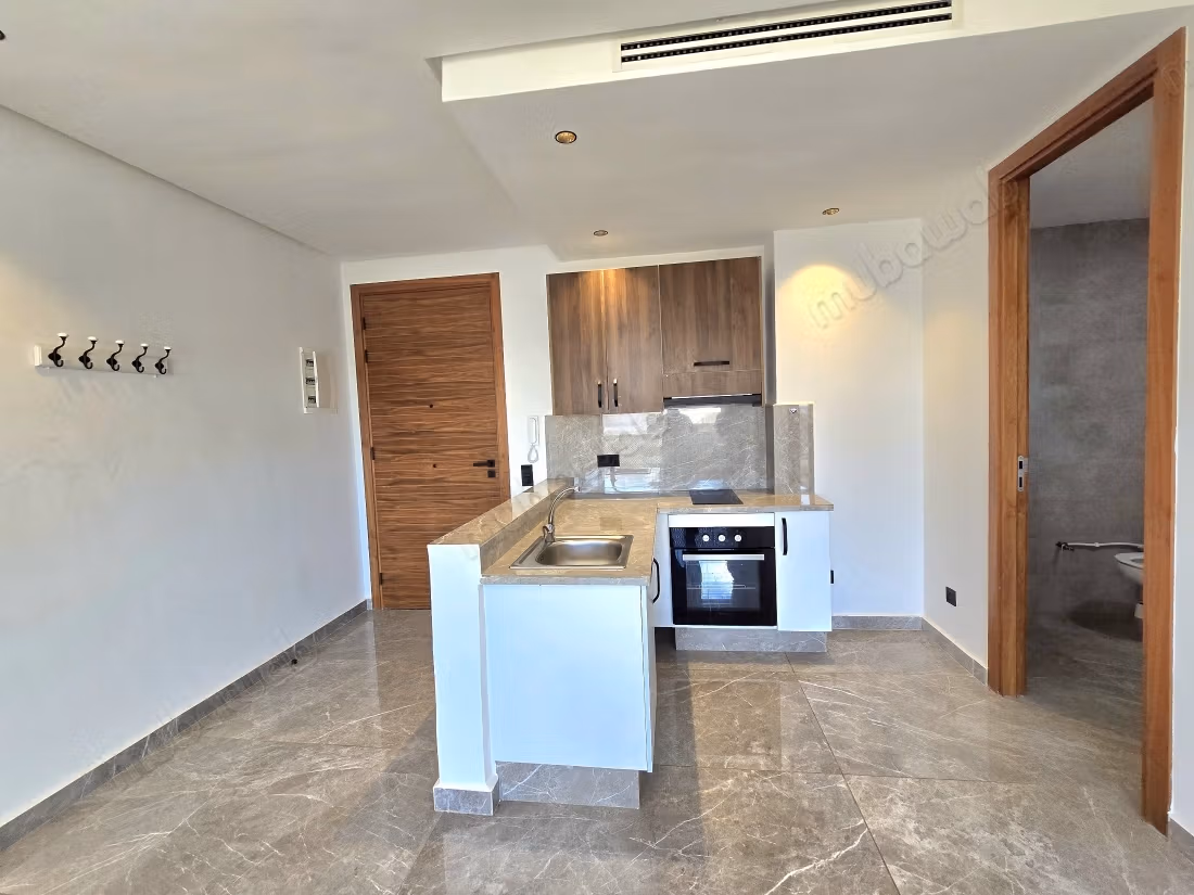 Apartment for rent in Casablanca Finance City. 2 large rooms. Cellar