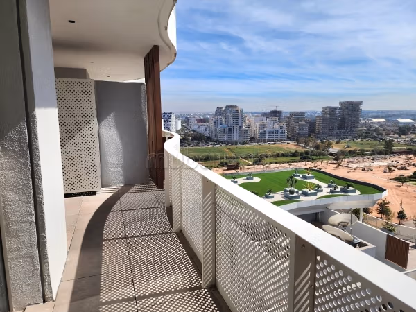Appartement à louer à Casablanca Finance City.
Superficie 68 m².
Porte blindée et parabole vide