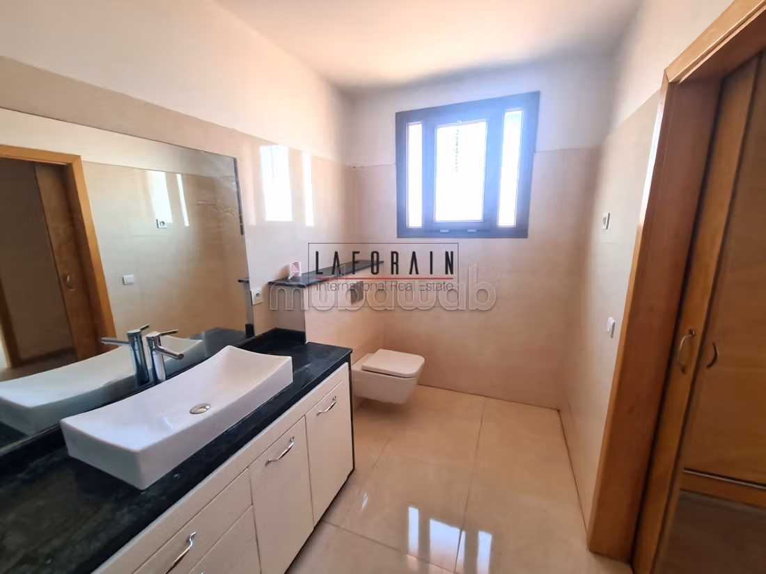 Appartement Lumineux de 280m² — 6