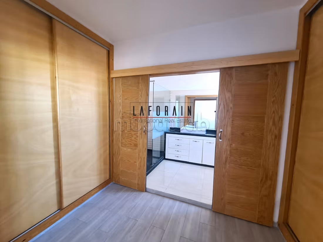 Appartement Lumineux de 280m² — 3