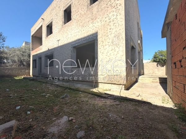 Villa Inachevée à vendre aux Jardins de Carthage