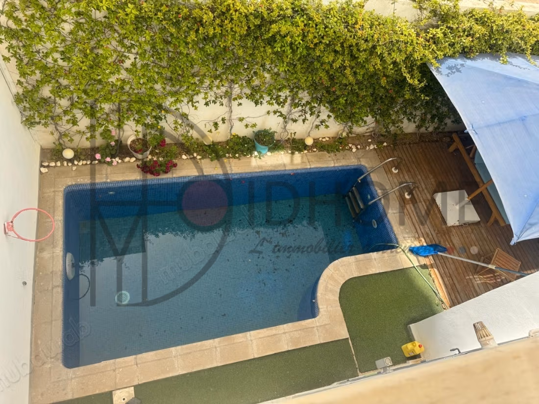 A vendre un duplex avec piscine