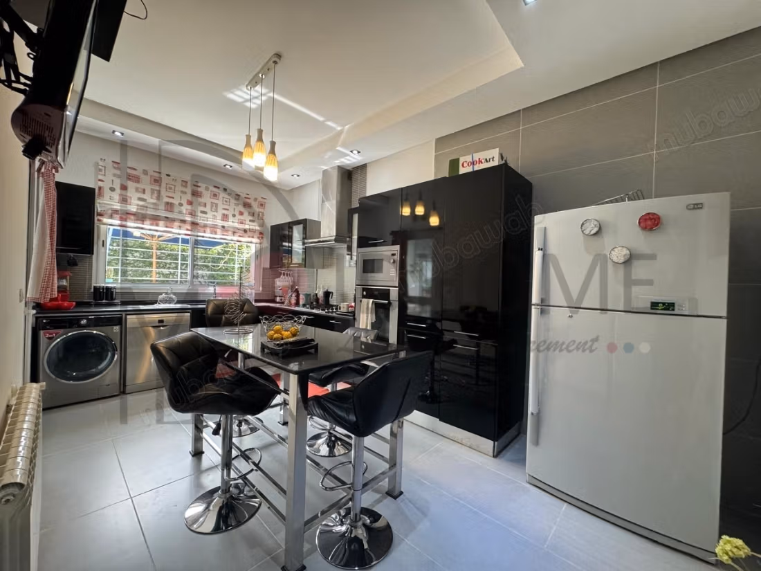 A vendre un duplex avec piscine