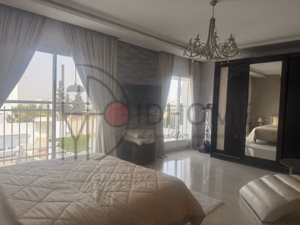 A vendre un duplex avec piscine