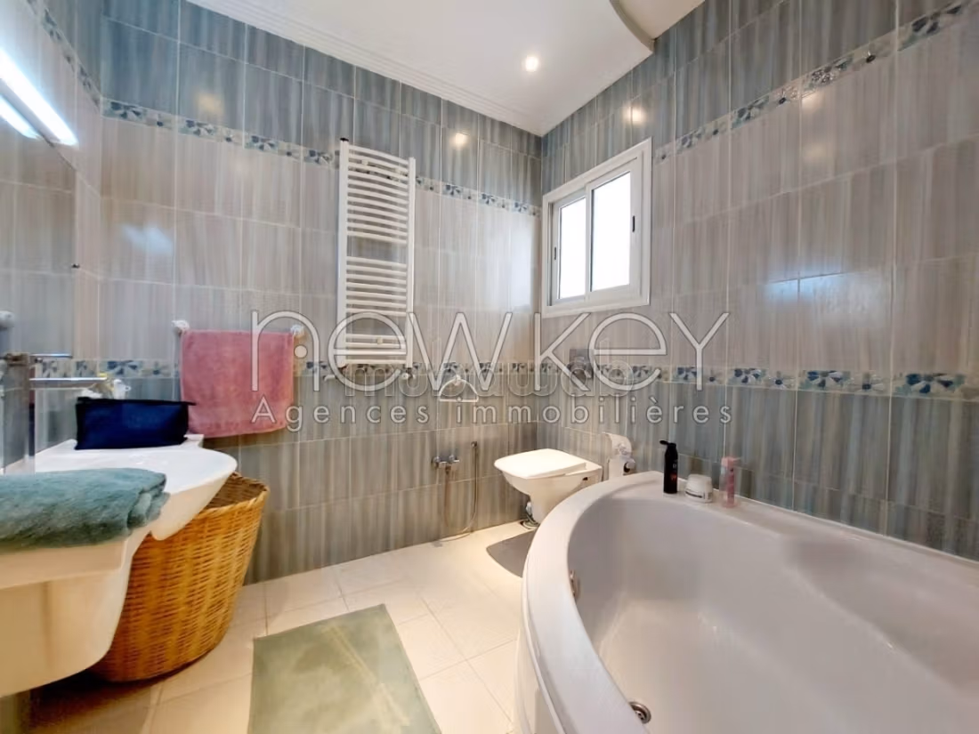 Magnificent villa for rent in La Marsa. 4 rooms. Furnishings