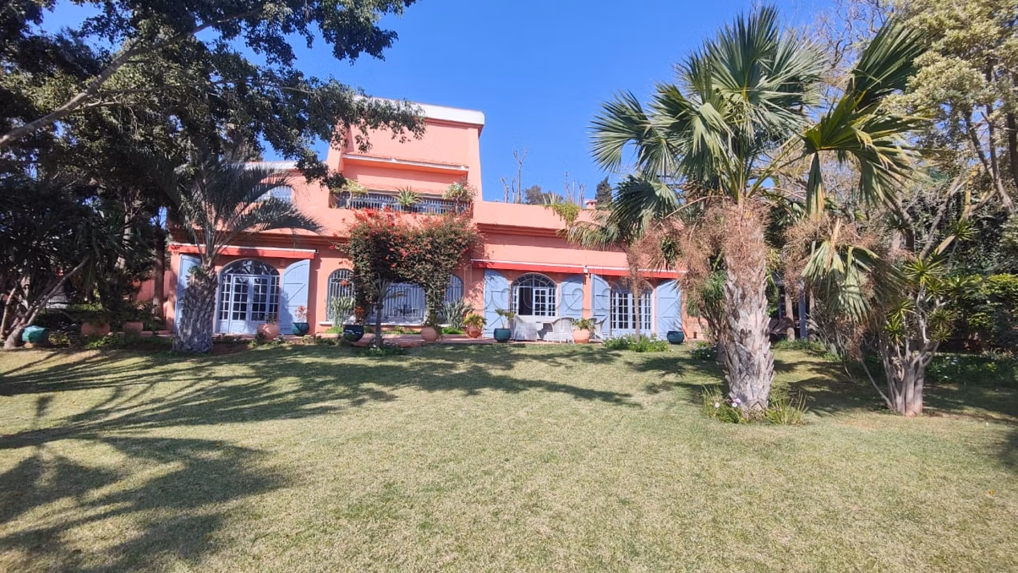 Villa de alto standing en venta en La Colline. 7 dormitorios. Propiedad con piscina