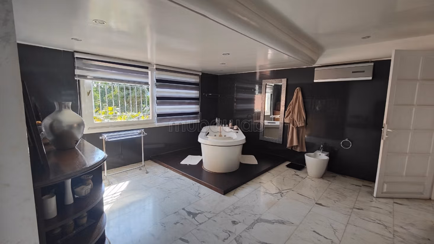 Villa de alto standing en venta en La Colline. 7 dormitorios. Propiedad con piscina