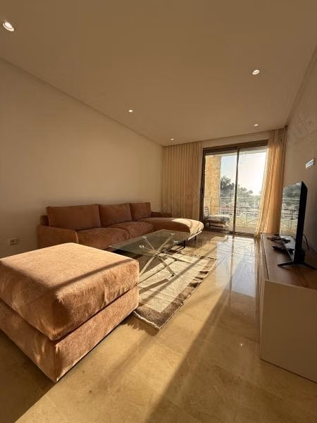 Alquila este piso en Riyad. Superficie 620 m². Con garaje y ascensor