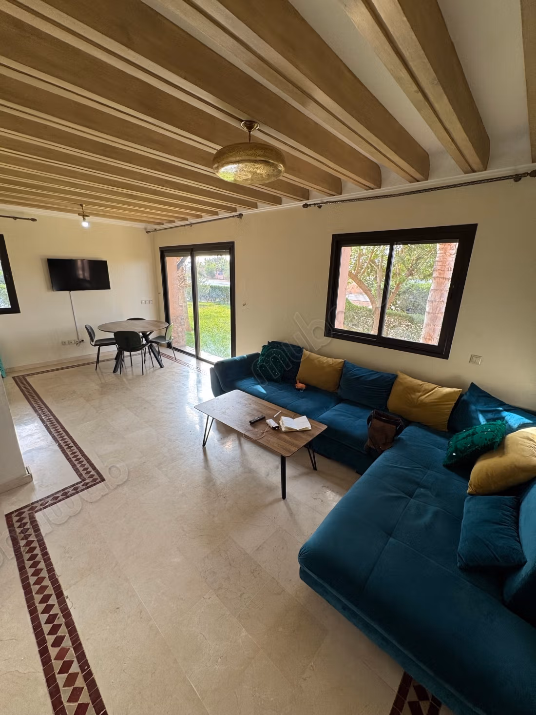 Bonito piso en venta en Route Casablanca. 3 habitaciones confortables. Mobiliario