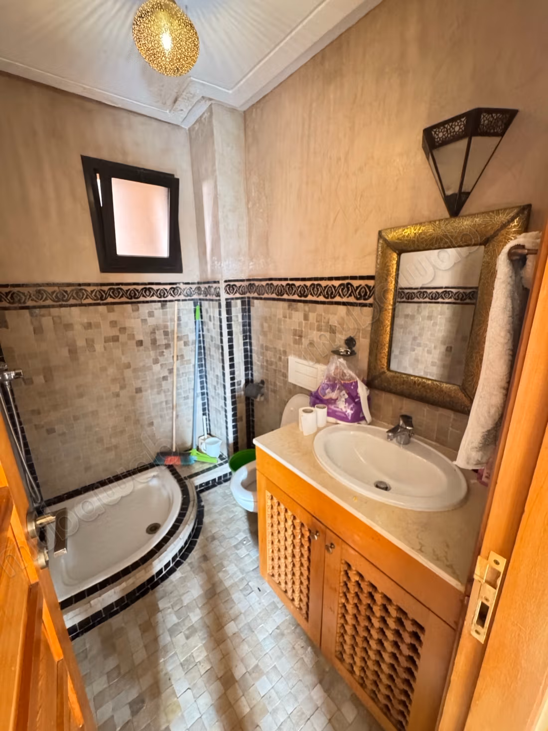 Bonito piso en venta en Route Casablanca. 3 habitaciones confortables. Mobiliario