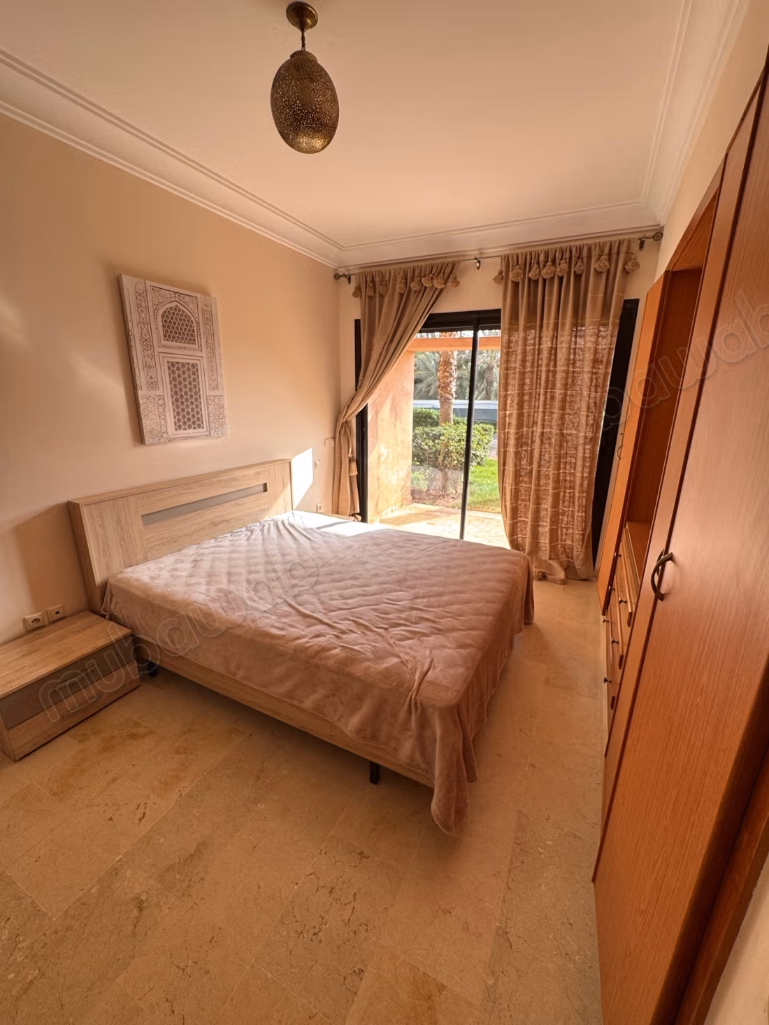 Bonito piso en venta en Route Casablanca. 3 habitaciones confortables. Mobiliario