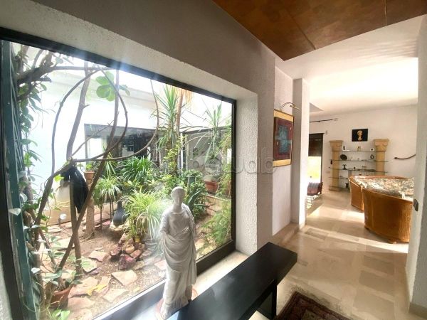 Magnifica villa in vendita. Superficie di 684 m². Giardino