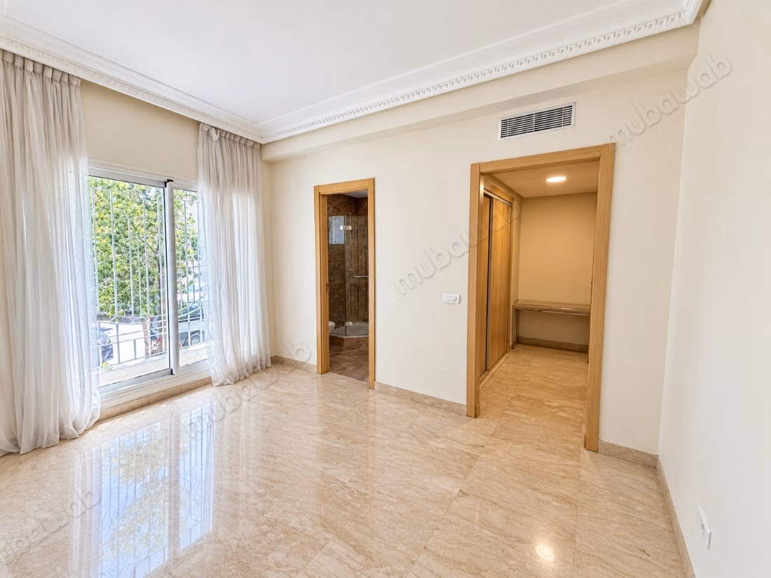 Apartment to purchase in Oasis. 2 lovely rooms. Soundproofing, Secured door