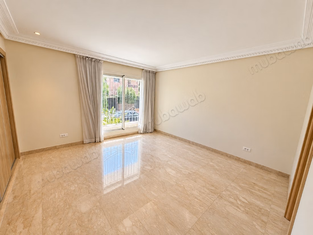 Apartment to purchase in Oasis. 2 lovely rooms. Soundproofing, Secured door