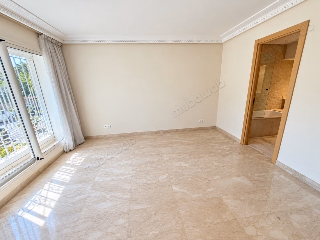 Apartment to purchase in Oasis. 2 lovely rooms. Soundproofing, Secured door