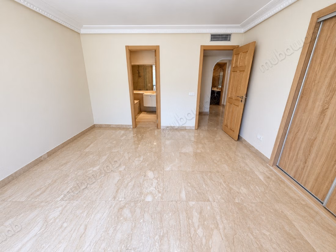 Apartment to purchase in Oasis. 2 lovely rooms. Soundproofing, Secured door