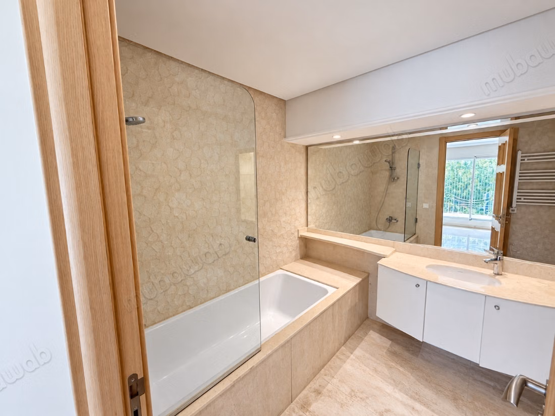 Apartment to purchase in Oasis. 2 lovely rooms. Soundproofing, Secured door