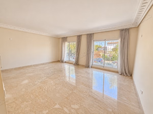 Apartment to purchase in Oasis. 2 lovely rooms. Soundproofing, Secured door
