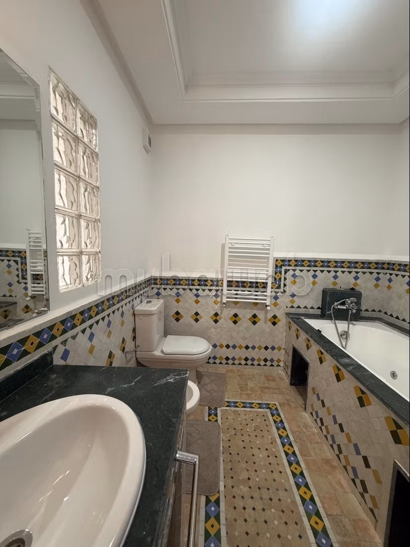 Villa de prestige meublée à louer dans le quartier exclusif de Boubana