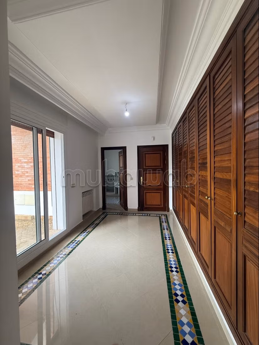 Villa de prestige meublée à louer dans le quartier exclusif de Boubana