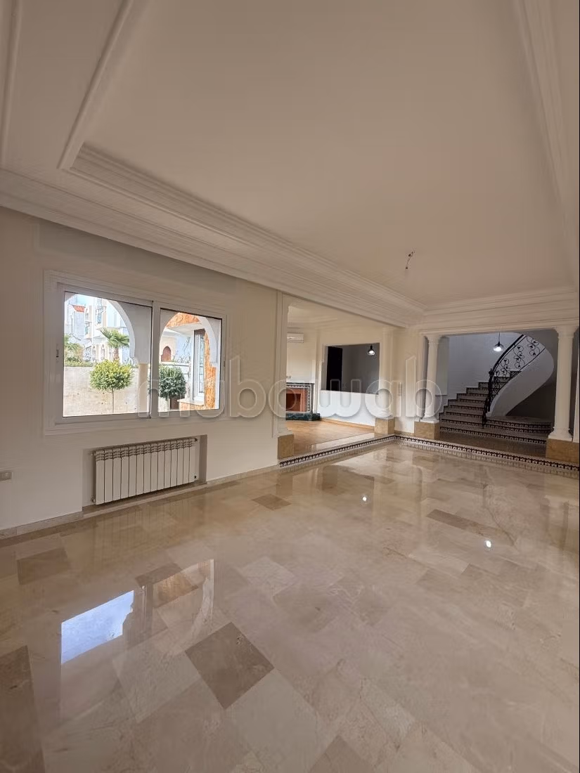 Villa de prestige meublée à louer dans le quartier exclusif de Boubana