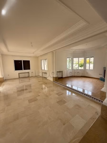 Villa de prestige meublée à louer dans le quartier exclusif de Boubana