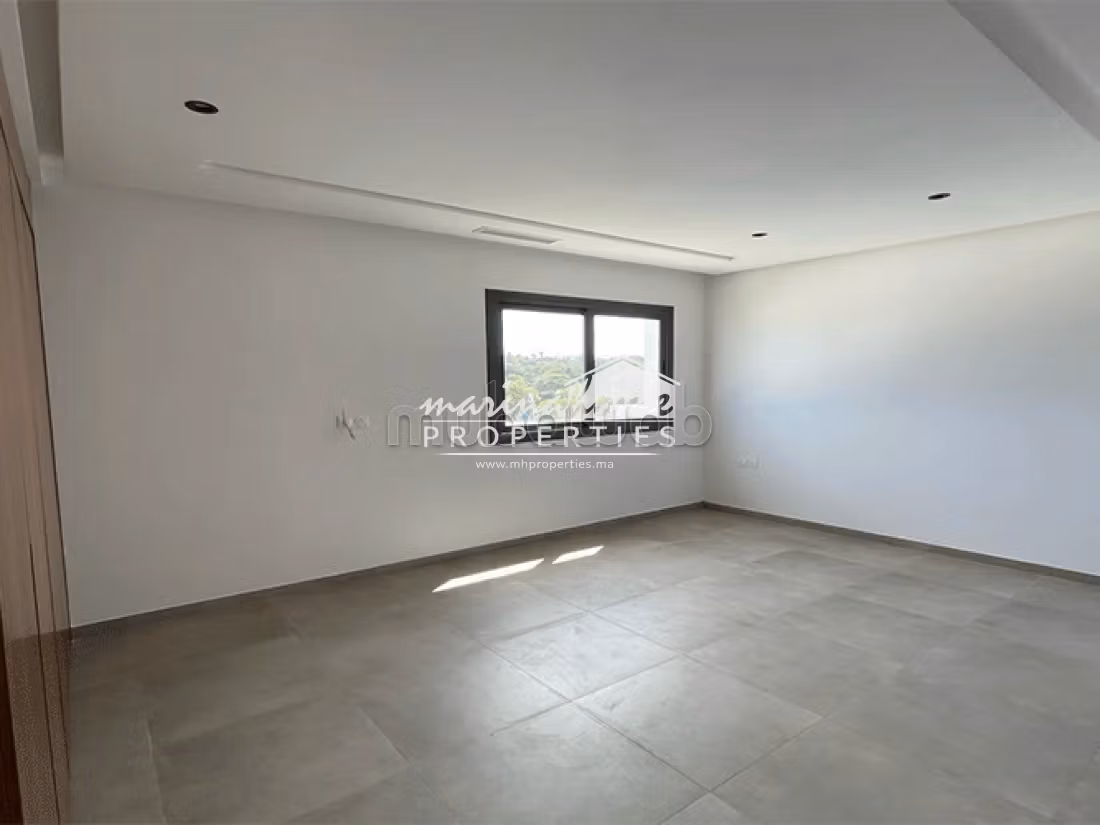 Apartment to purchase. 2 rooms. Beautiful terrace and garden