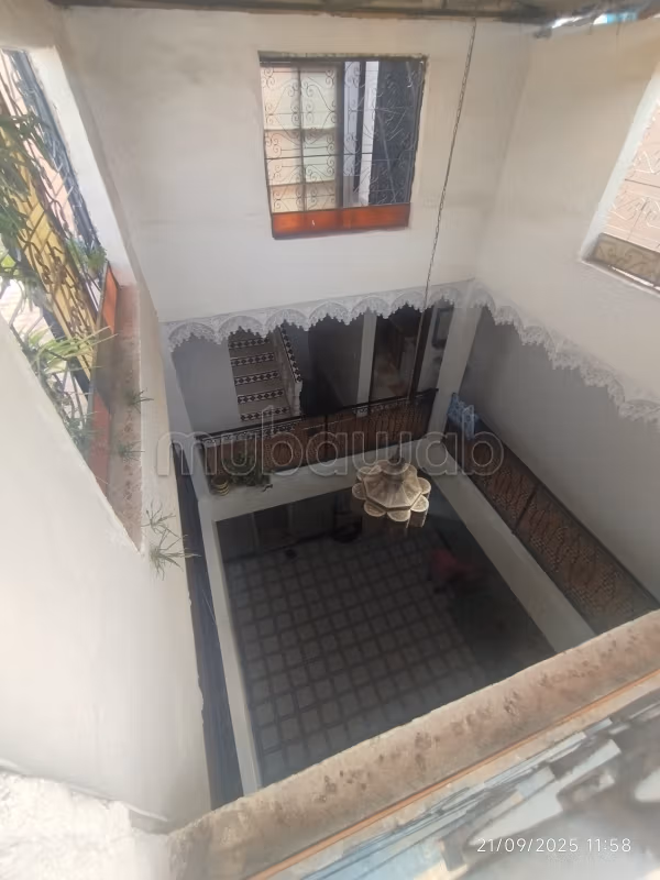 Riad à vendre à Sidi Youssef.
Surface de 140 m².
Grand balcon