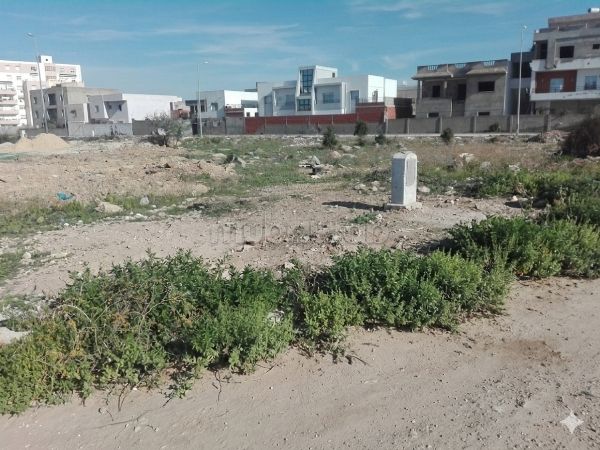 Terrain à vendre à Cité Ettaamir 5, Soukra 358 m²