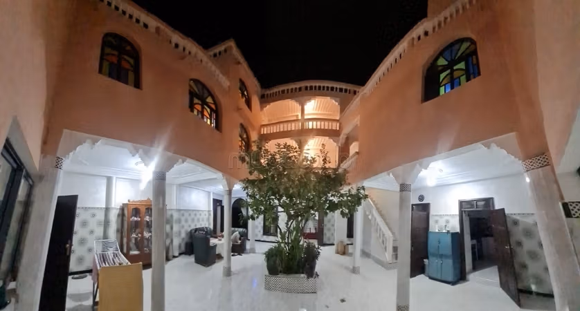 Superbe maison à vendre à Bab Aylan. 6 belles chambres. Grande terrasse