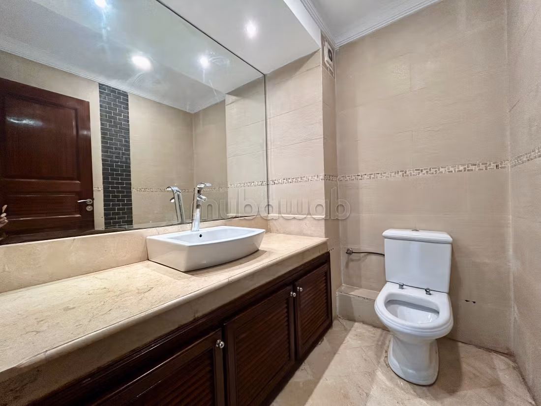 Superbe appartement traversant à louer — 5