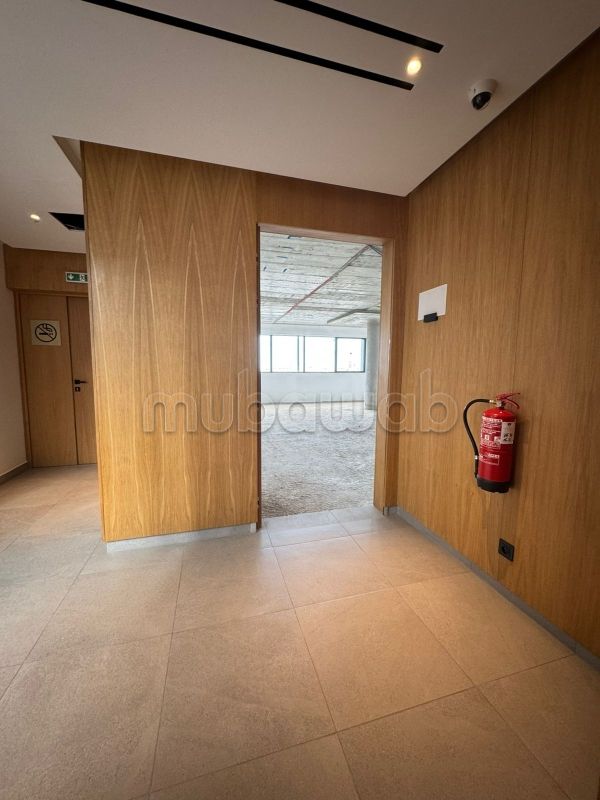 Oficinas en alquiler en Casablanca Finance City. Pequeña superficie 365 m². Sin Ascensor, balcón