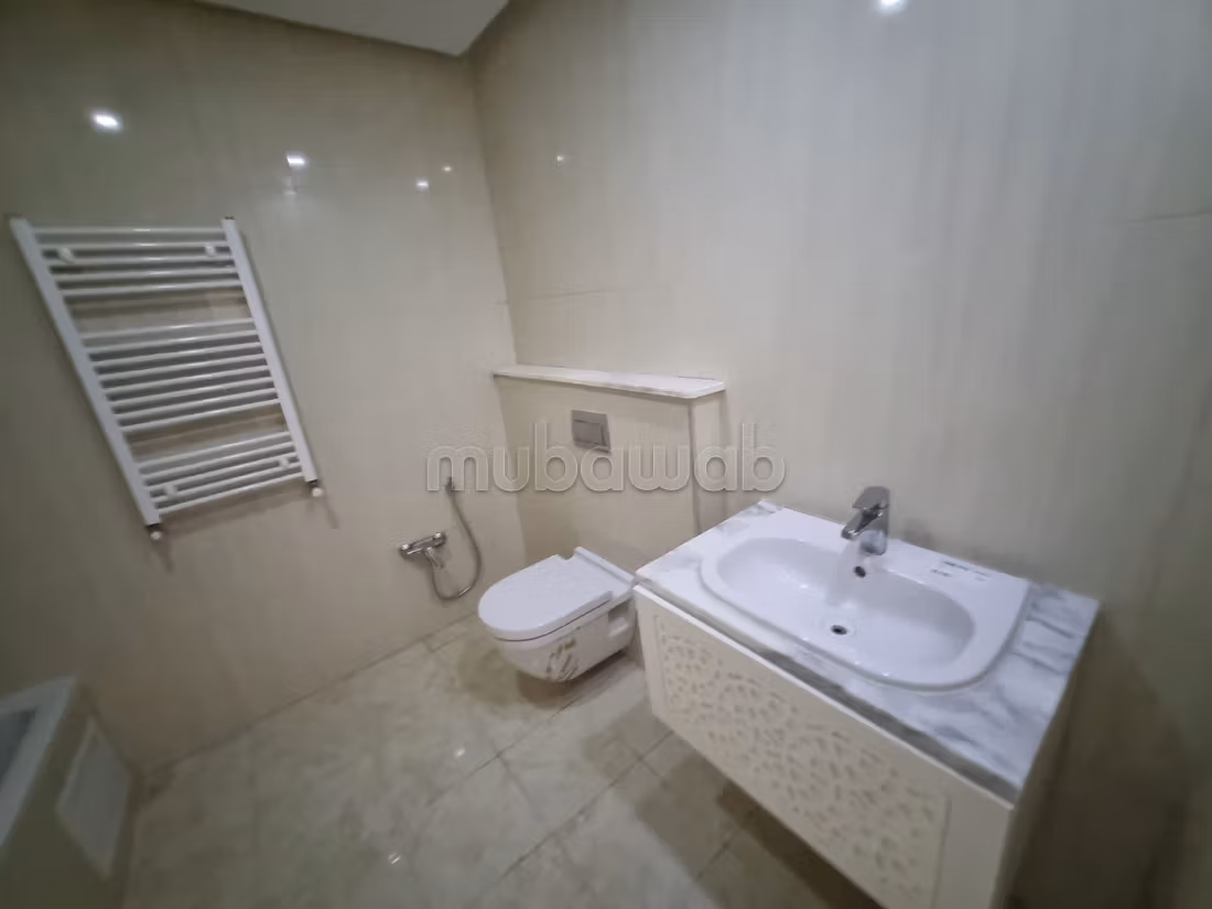 0% commission/ A vendre un appartement à Ennasr 2