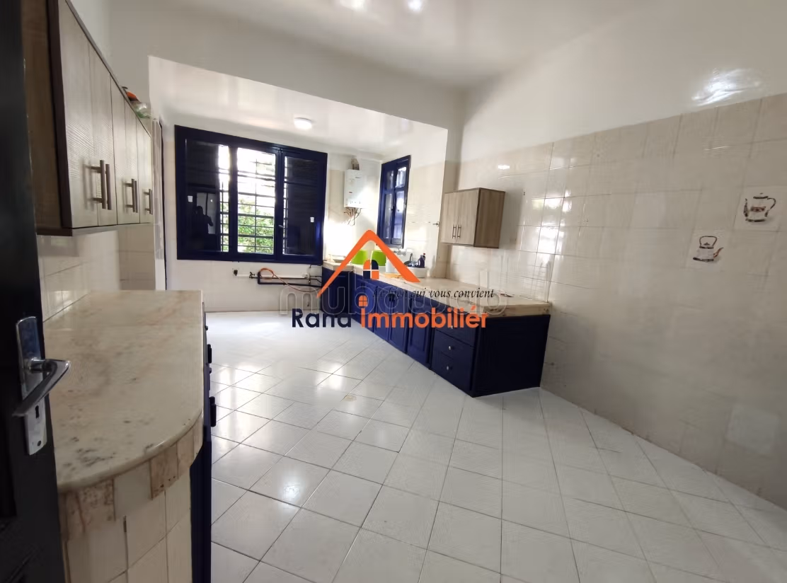 Meravigliosa villa in affitto a Quartier Administratif. 3 belle camere da letto. Porta blindata e servizio di videosorveglianza