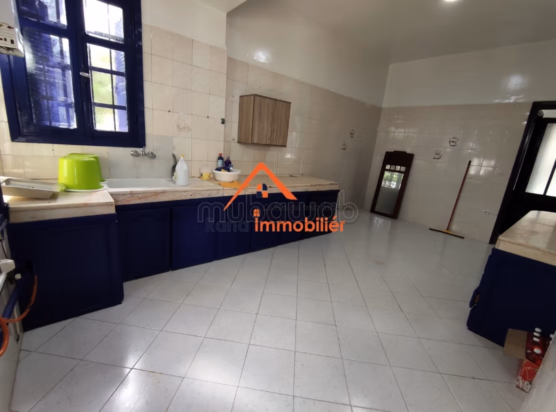Meravigliosa villa in affitto a Quartier Administratif. 3 belle camere da letto. Porta blindata e servizio di videosorveglianza