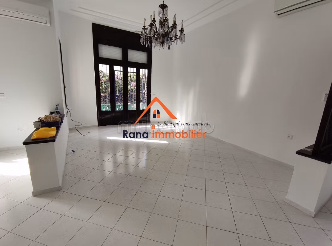 Meravigliosa villa in affitto a Quartier Administratif. 3 belle camere da letto. Porta blindata e servizio di videosorveglianza