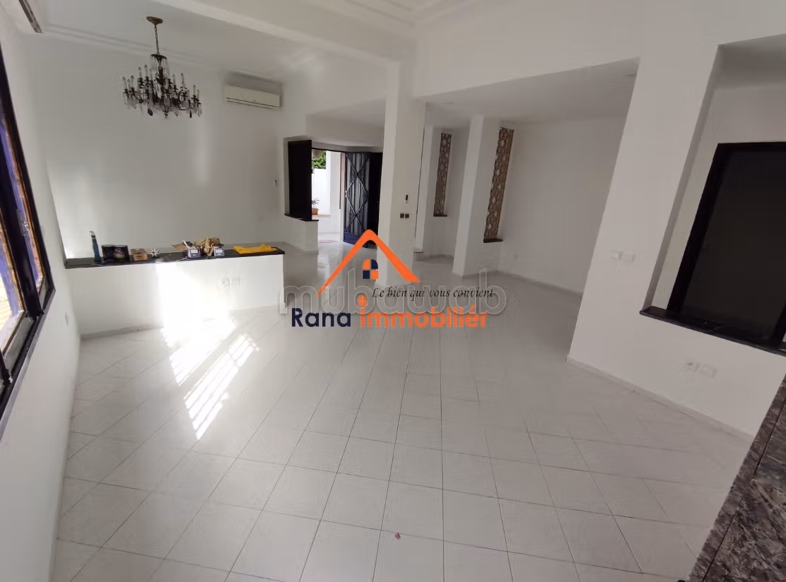 Meravigliosa villa in affitto a Quartier Administratif. 3 belle camere da letto. Porta blindata e servizio di videosorveglianza