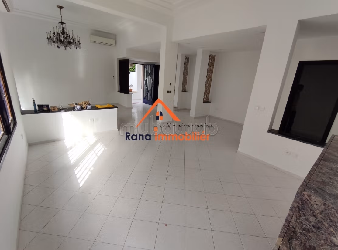 Meravigliosa villa in affitto a Quartier Administratif. 3 belle camere da letto. Porta blindata e servizio di videosorveglianza