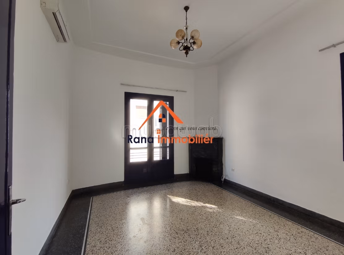 Meravigliosa villa in affitto a Quartier Administratif. 3 belle camere da letto. Porta blindata e servizio di videosorveglianza