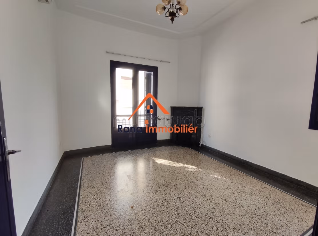 Meravigliosa villa in affitto a Quartier Administratif. 3 belle camere da letto. Porta blindata e servizio di videosorveglianza